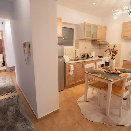 Mary's Downtown - A Stroll Away From Mount Vermio Apartamento Naousa (Imathia)