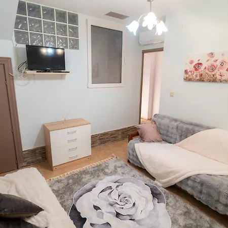 Mary's Downtown - A Stroll Away From Mount Vermio * Naousa (Imathia)