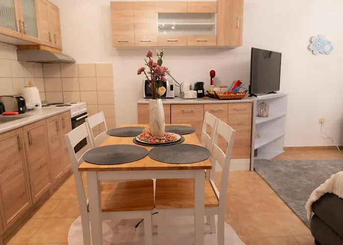 Mary's Downtown - A Stroll Away From Mount Vermio Apartamento *