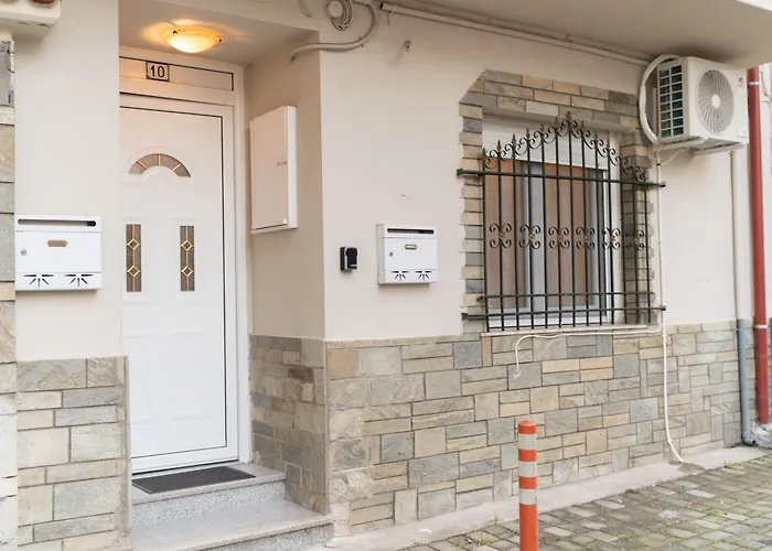 Mary's Downtown - A Stroll Away From Mount Vermio Naousa (Imathia)