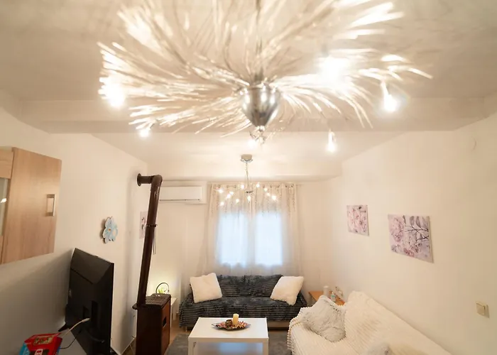 Mary's Downtown - A Stroll Away From Mount Vermio * Naousa (Imathia)