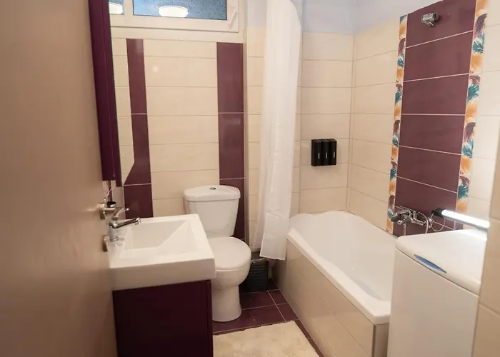 Mary's Downtown - A Stroll Away From Mount Vermio